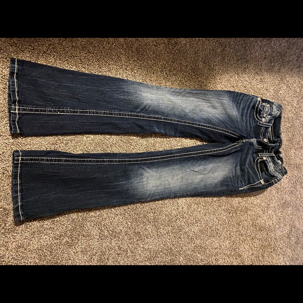 Size 26 Low-rise Slim Bootcut Miss Me jeans. Inseam of 31 1/2